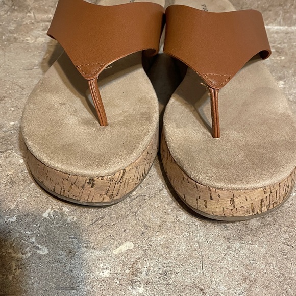 St. John's Bay  Size 10 Women's Brown and Tan Sandals - Picture 5 of 10